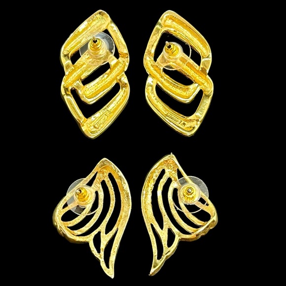 VINTAGE 2 Pair Pierced Gold Tone Earrings Openwork Designs 1 Signed Napier 1980s - Picture 10 of 12